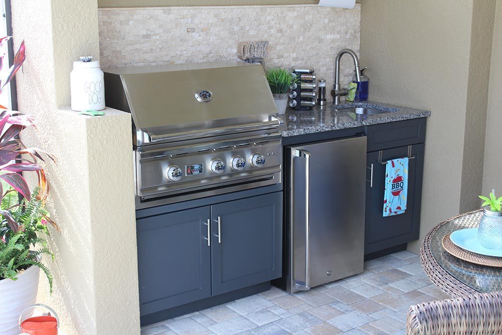 Custom outdoor kitchen cabinetry and countertop